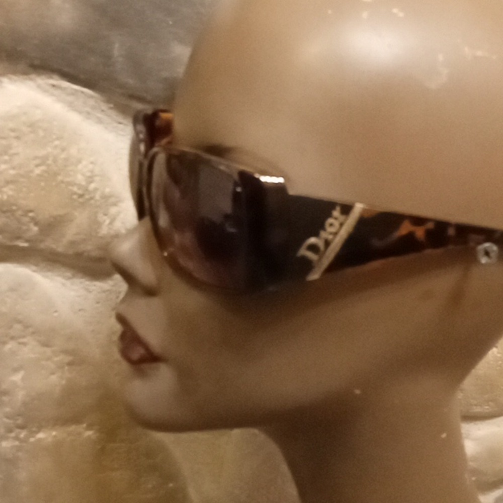 Sunglasses - Picture 2 of 8